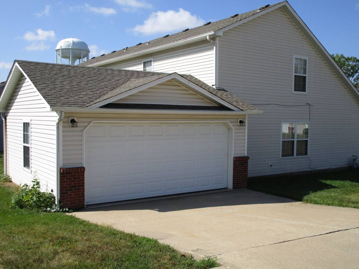 Apartment for rent at 5004-5006 Carrie Ridge Dr, Columbia, MO 65203