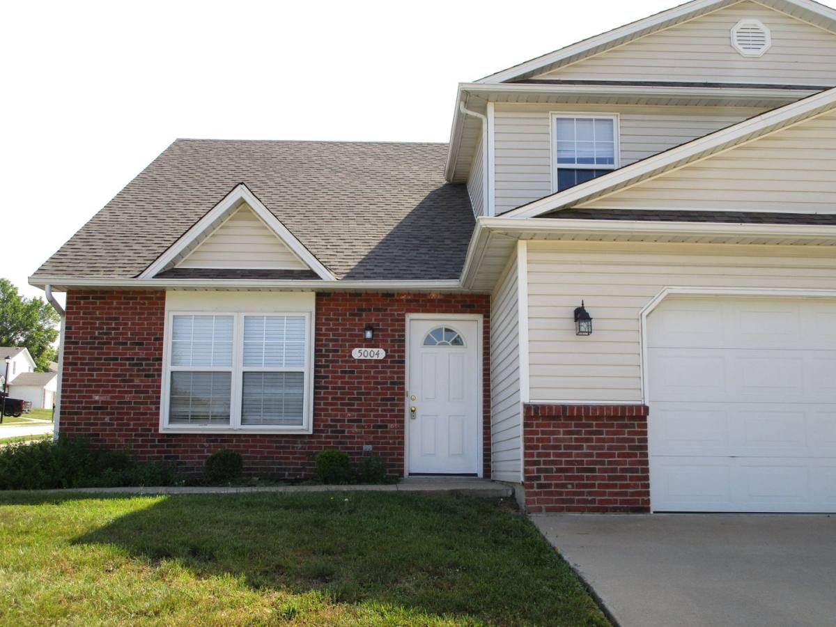 Apartment for rent at 5004-5006 Carrie Ridge Dr, Columbia, MO 65203