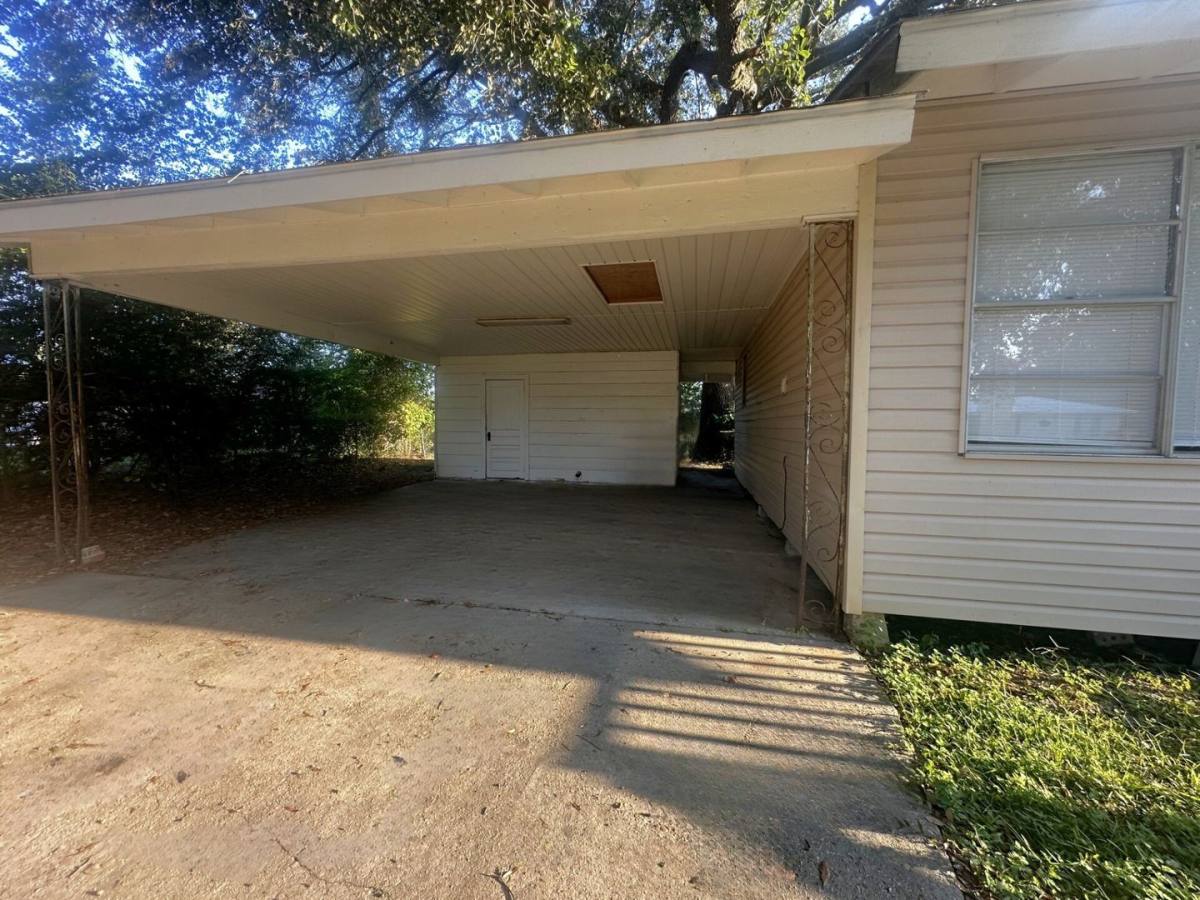 House for rent at 30121 Julia Dr, Albany, LA 70711