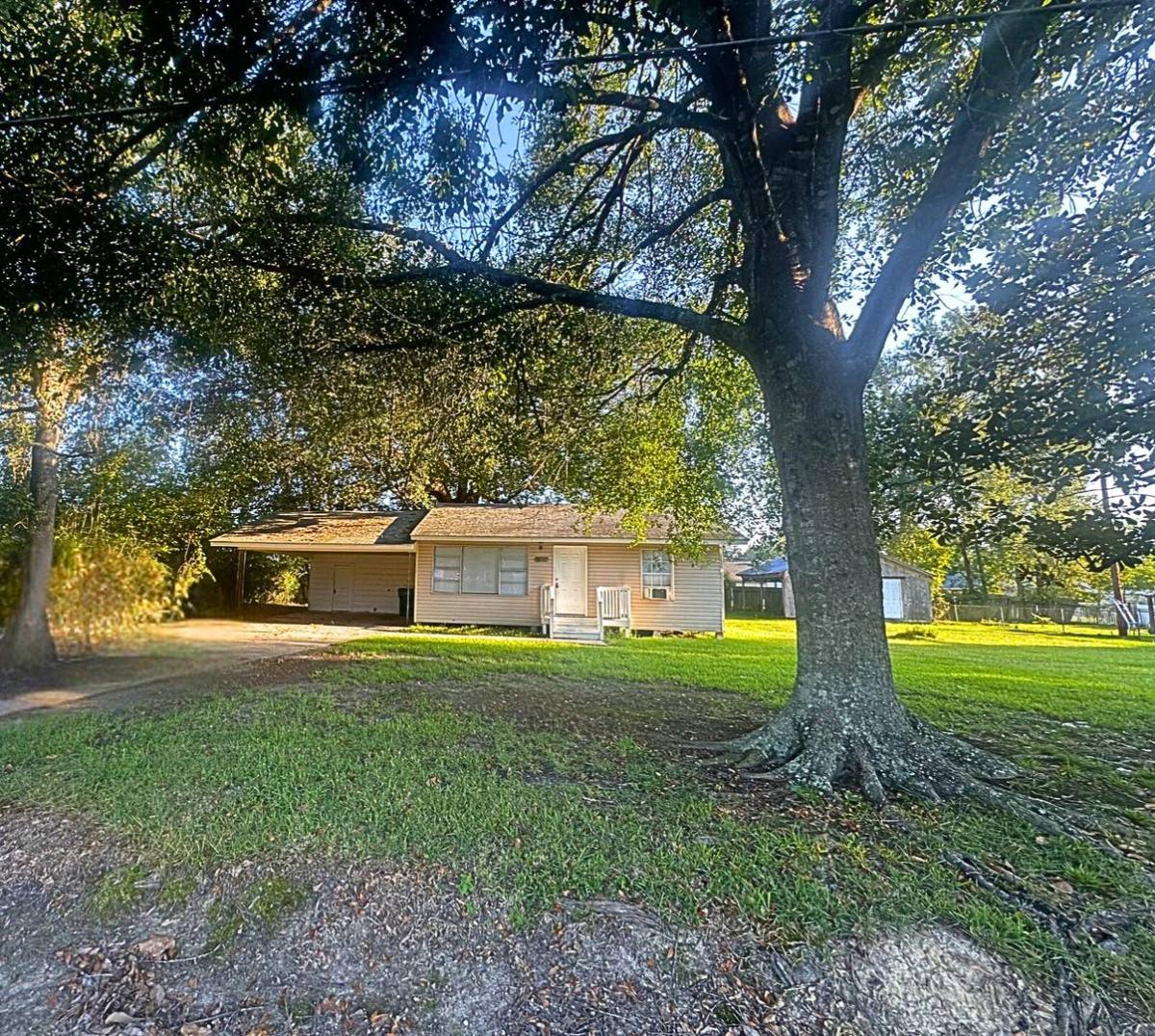House for rent at 30121 Julia Dr, Albany, LA 70711