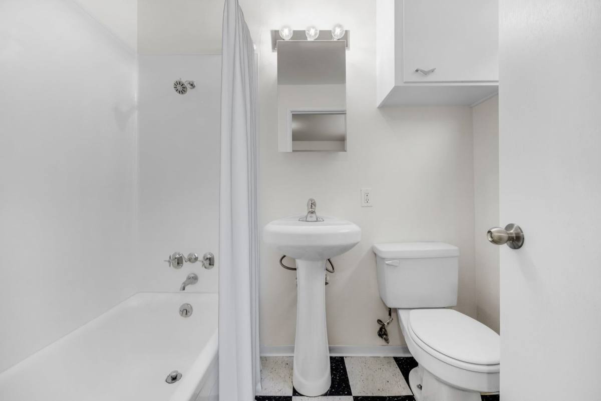 Apartment for rent at 1415 NE 52nd St, Seattle, WA 98105