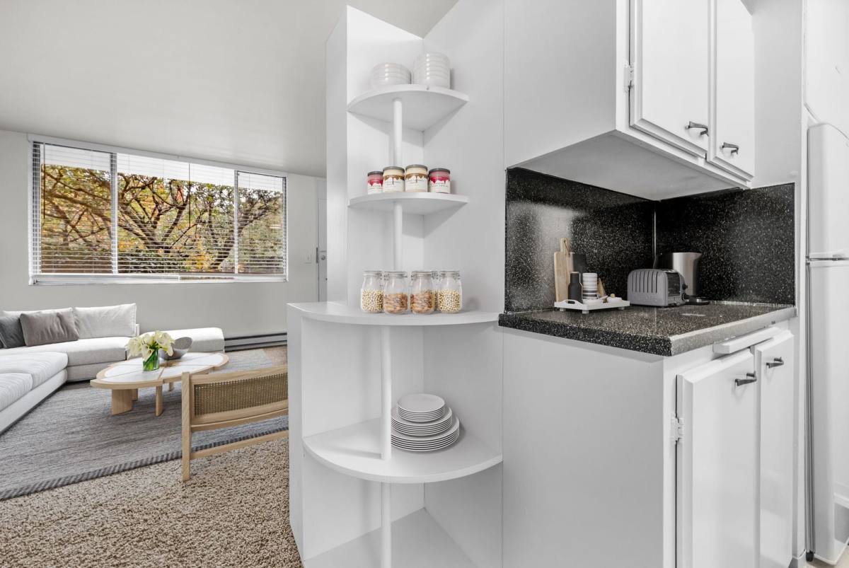 Apartment for rent at 1415 NE 52nd St, Seattle, WA 98105