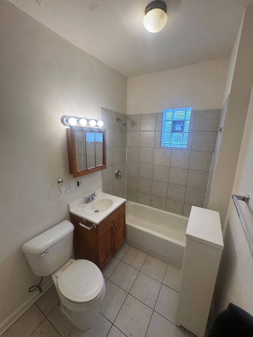 Apartment for rent at 3100-08 W Douglas Blvd, Chicago, IL 60623