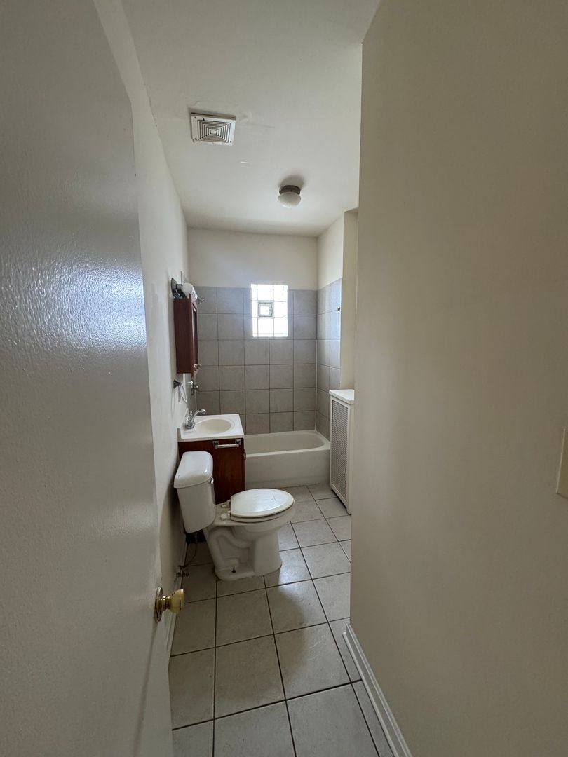Apartment for rent at 3100-08 W Douglas Blvd, Chicago, IL 60623