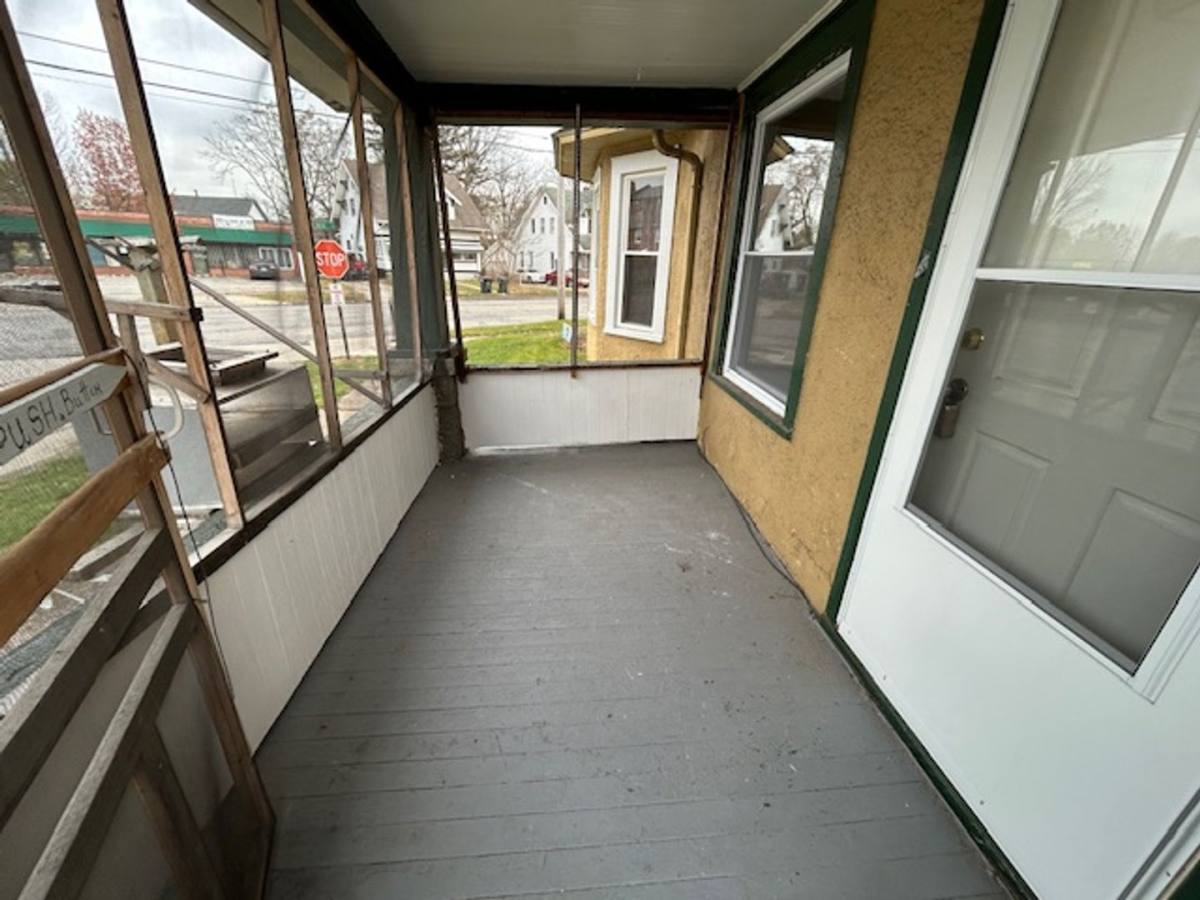 Apartment for rent at 518 Lake Ave, Elyria, OH 44035