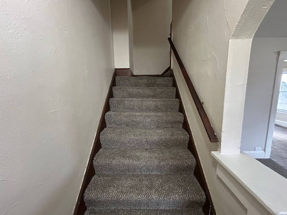 Apartment for rent at 518 Lake Ave, Elyria, OH 44035