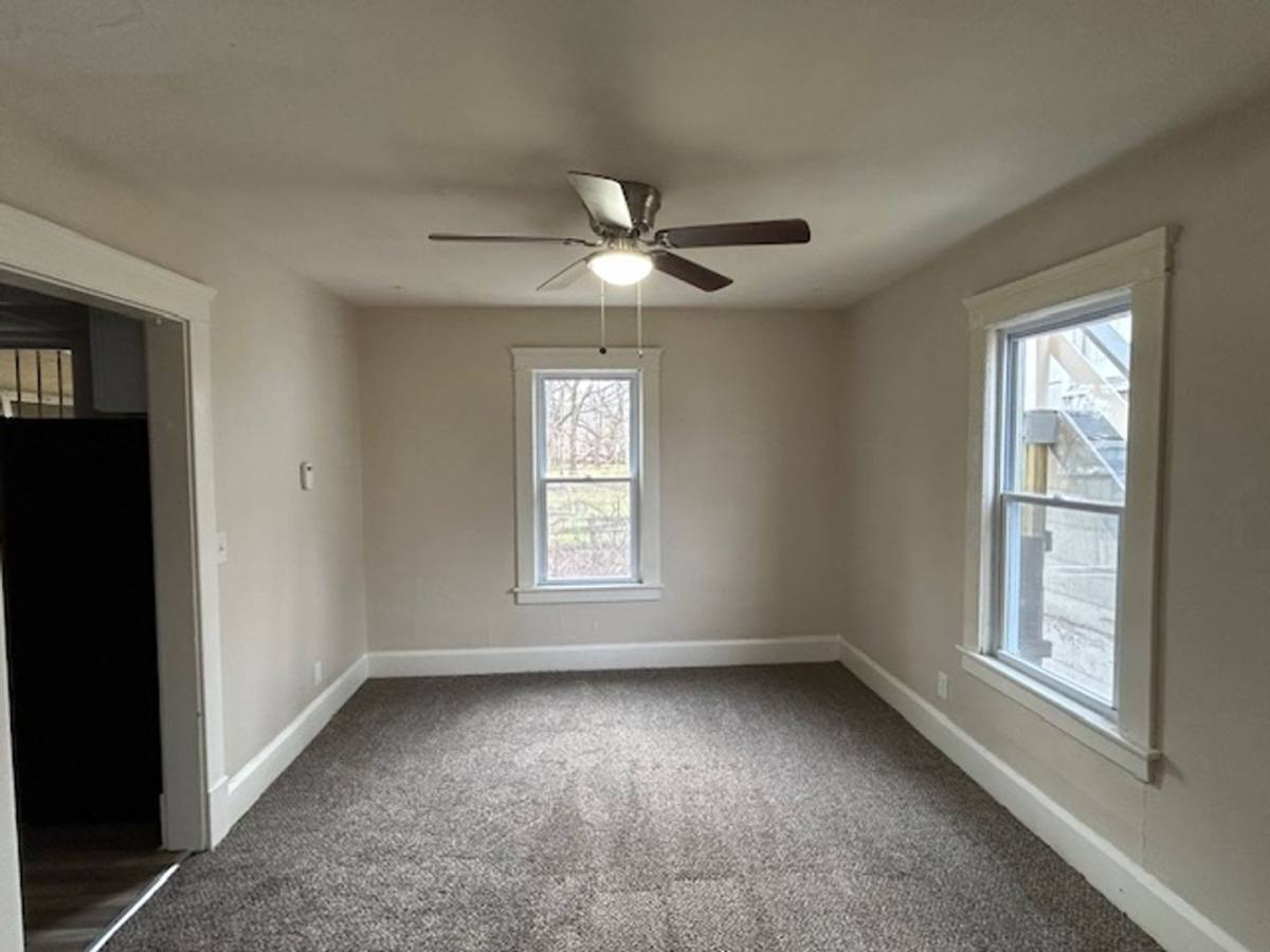 Apartment for rent at 518 Lake Ave, Elyria, OH 44035