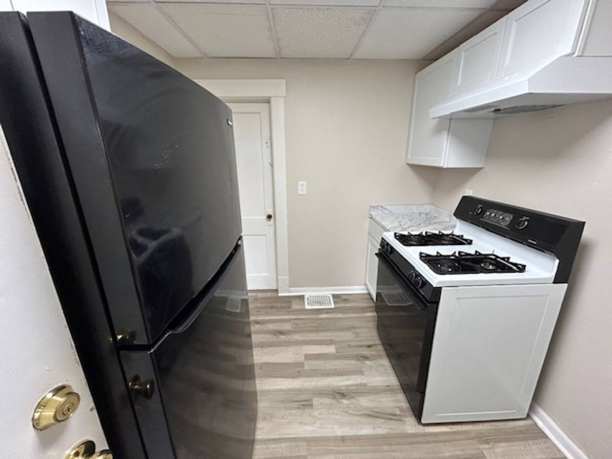 Apartment for rent at 518 Lake Ave, Elyria, OH 44035