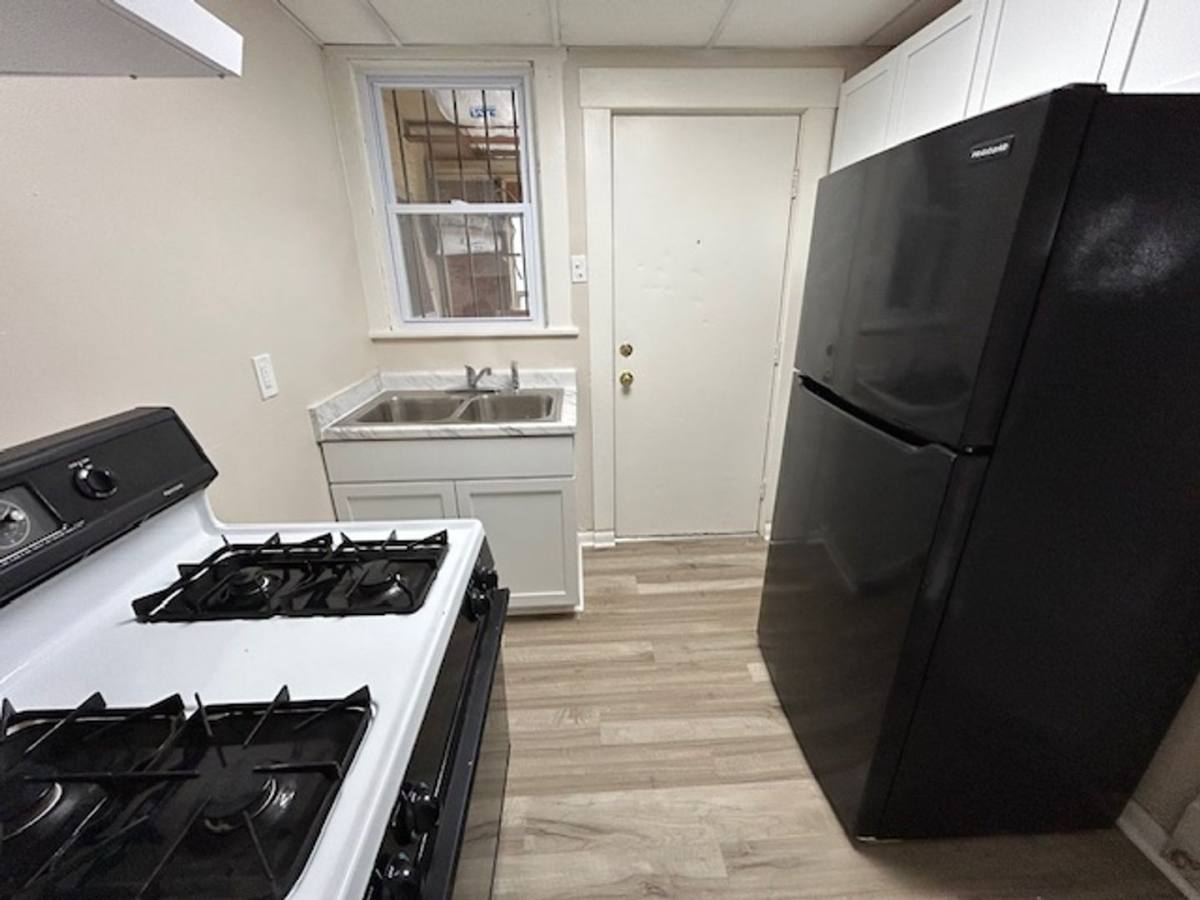 Apartment for rent at 518 Lake Ave, Elyria, OH 44035