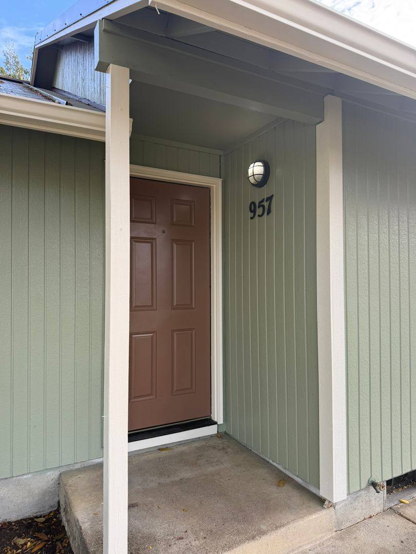 Apartment for rent at 957 W L St, Springfield, OR 97477