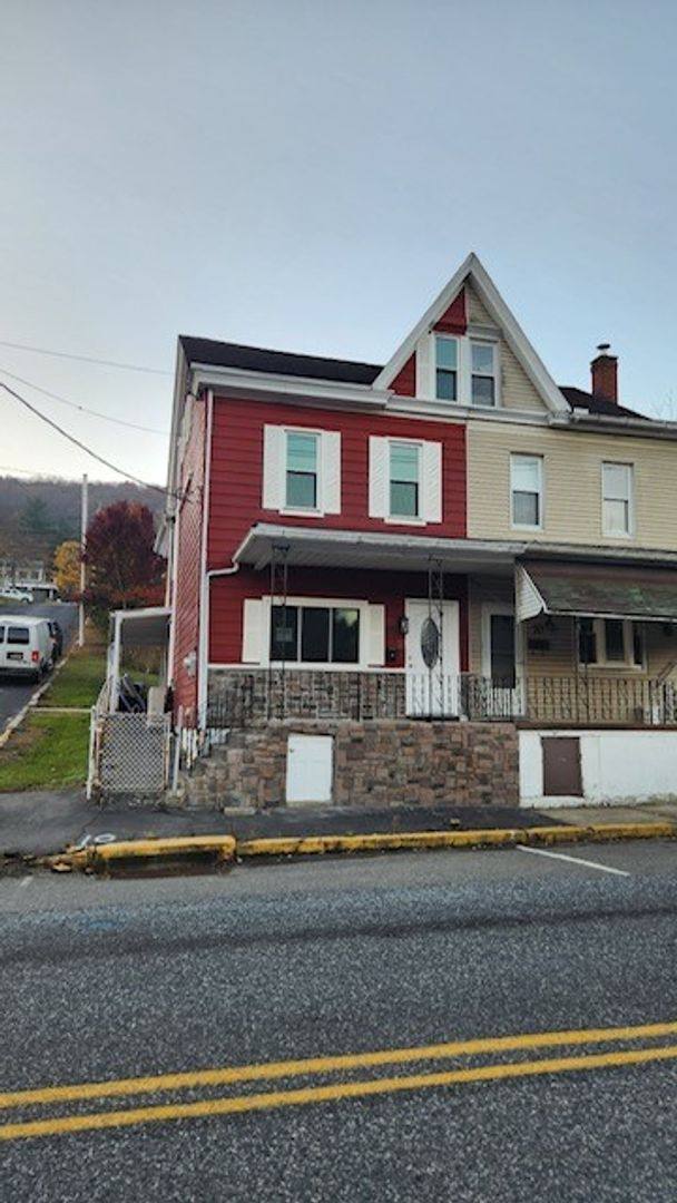 House for rent at 72 E Bacon St, Pottsville, PA 17901