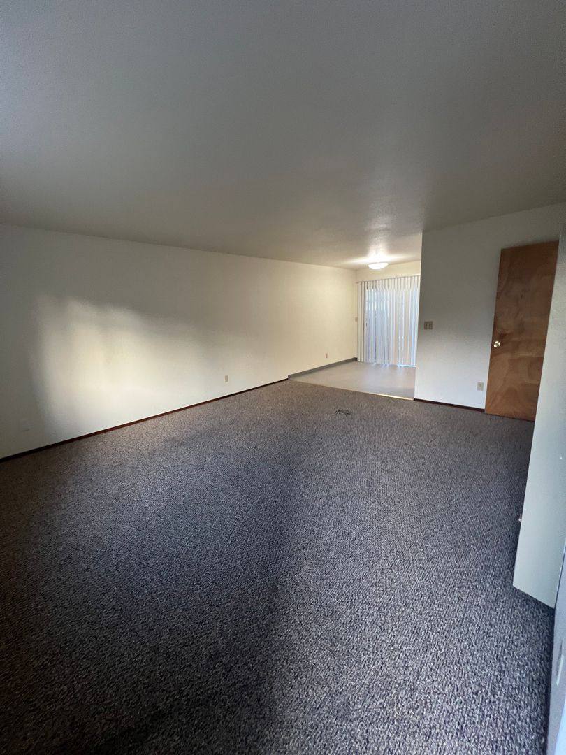 585 Ridge Rd, McKinleyville, CA 95519 - Apartment for Rent - Image 2