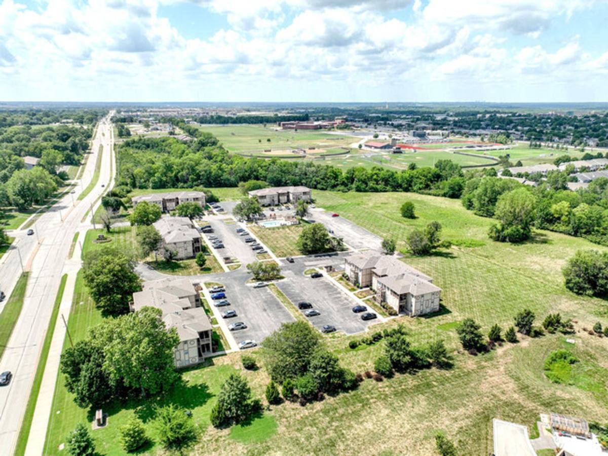 Apartment for rent at 504 NE Chipman Rd, Lees Summit, MO 64063
