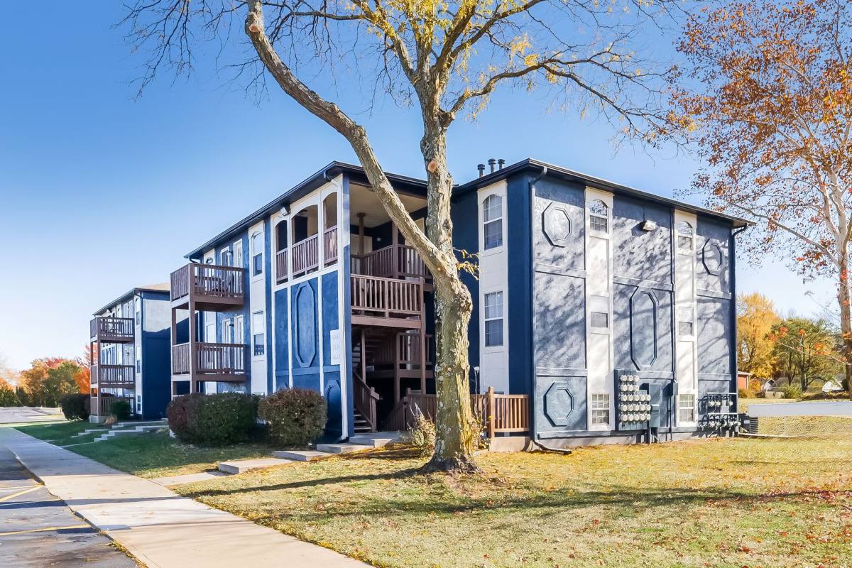 Apartment for rent at 504 NE Chipman Rd, Lees Summit, MO 64063
