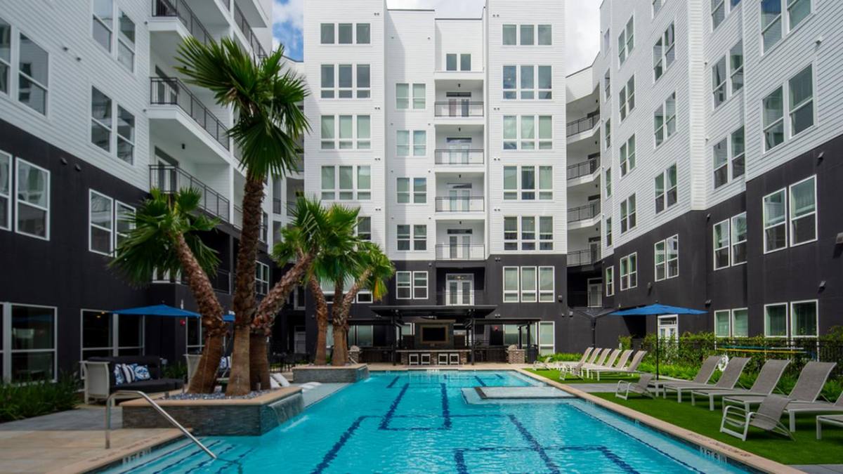 Apartment for rent at 612 Shepherd Dr, Houston, TX 77007