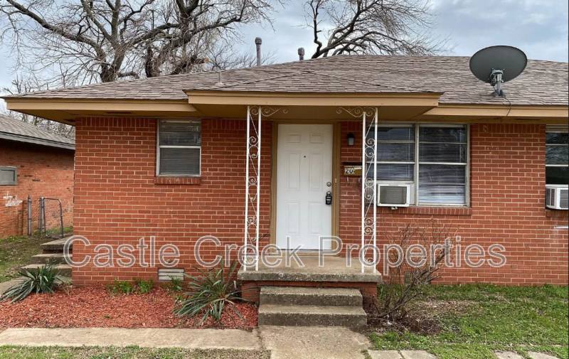 House for rent at 20 E 12th St, Edmond, OK 73034