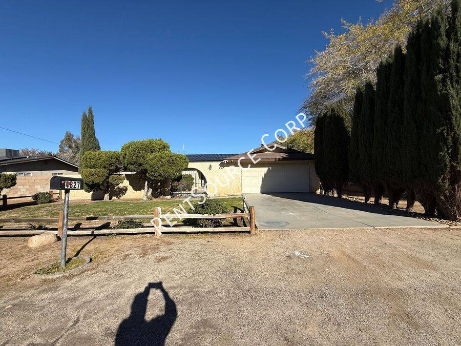 House for rent at 4827 W Ave #L6, Lancaster, CA 93536