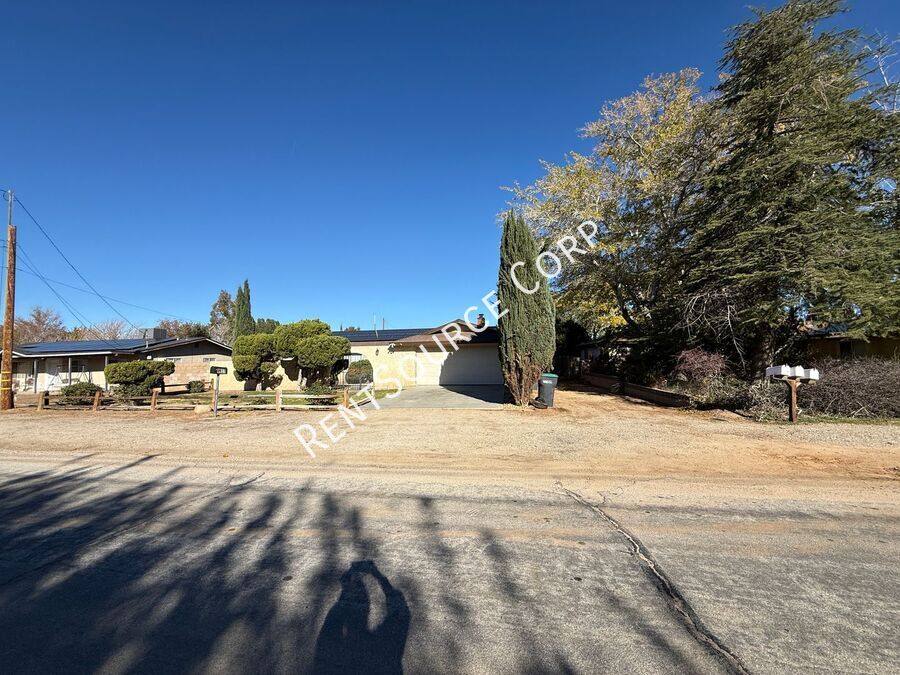 House for rent at 4827 W Ave #L6, Lancaster, CA 93536