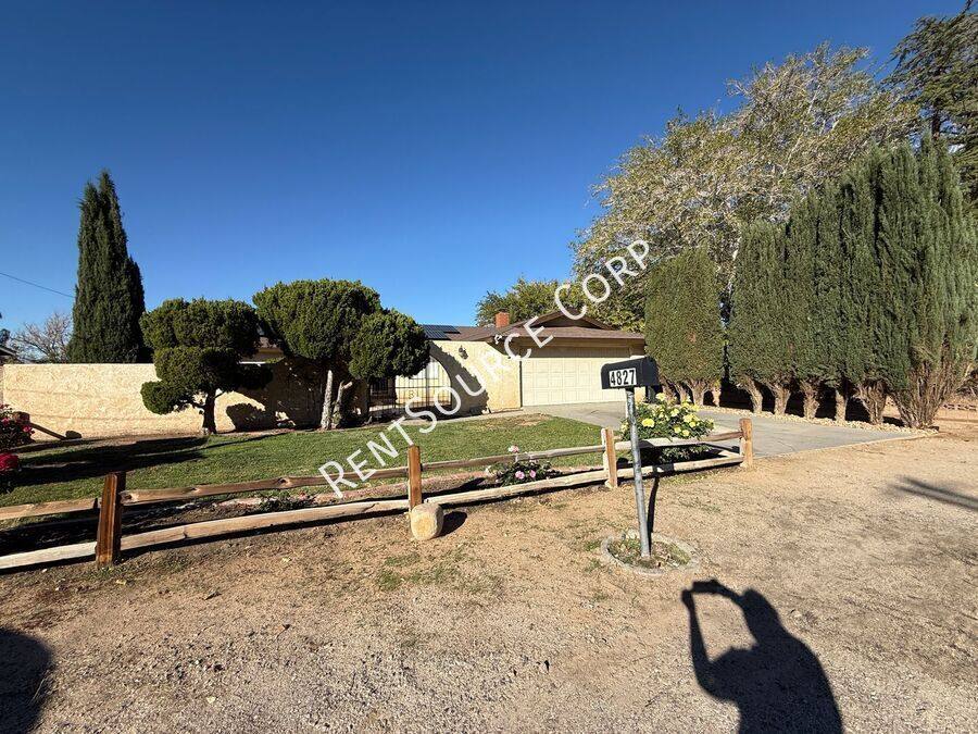 House for rent at 4827 W Ave #L6, Lancaster, CA 93536