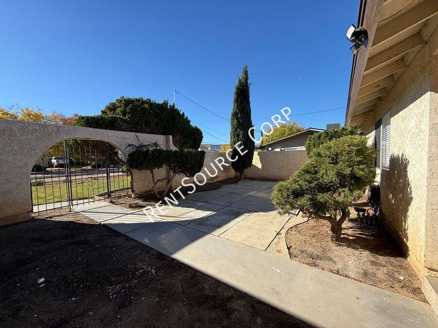 House for rent at 4827 W Ave #L6, Lancaster, CA 93536