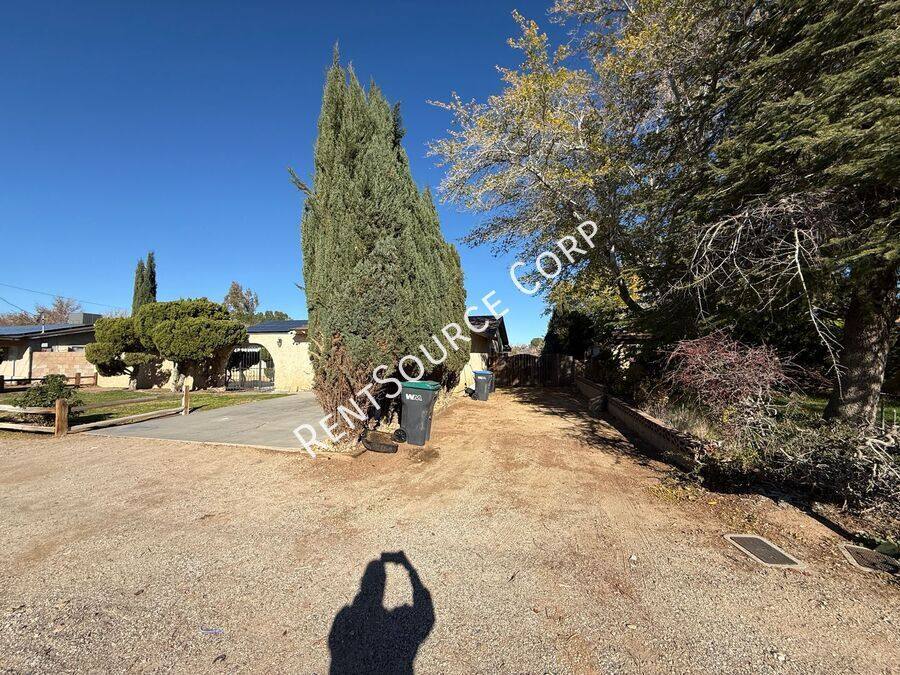 House for rent at 4827 W Ave #L6, Lancaster, CA 93536