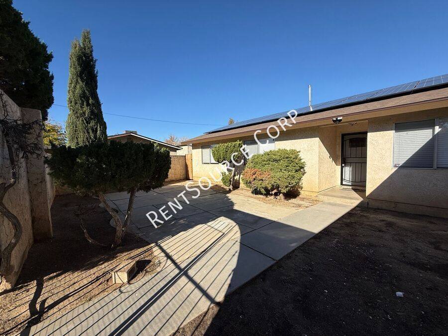House for rent at 4827 W Ave #L6, Lancaster, CA 93536