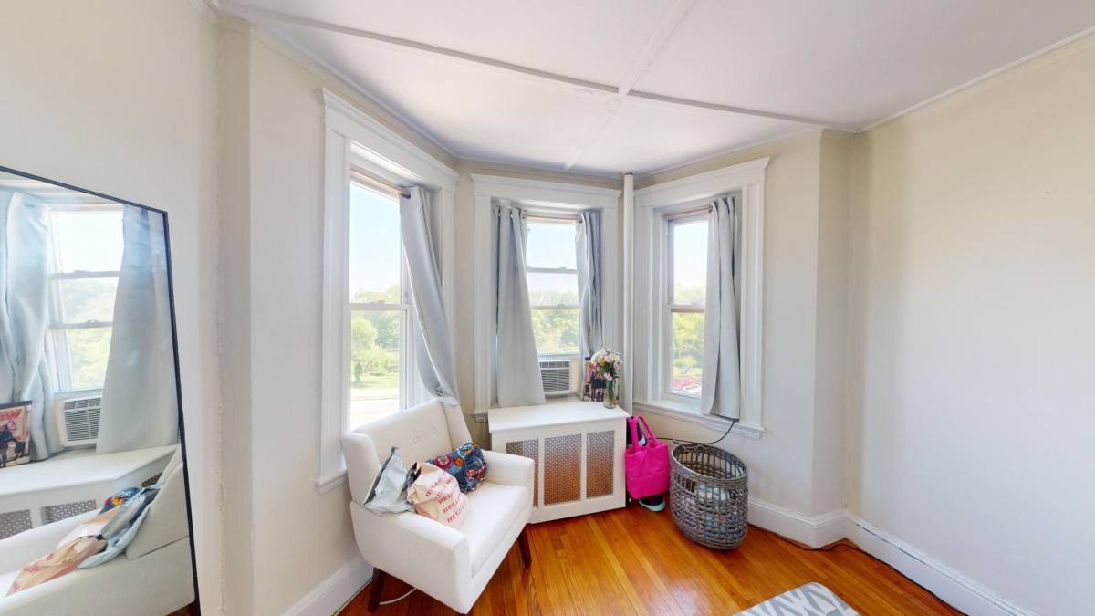 House for rent at 1035 Connomwealth Ave, Boston, MA 02215