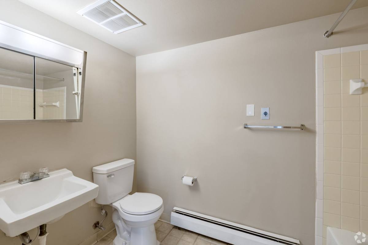 Apartment for rent at 1270 Electric Ave, Lincoln Park, MI 48146