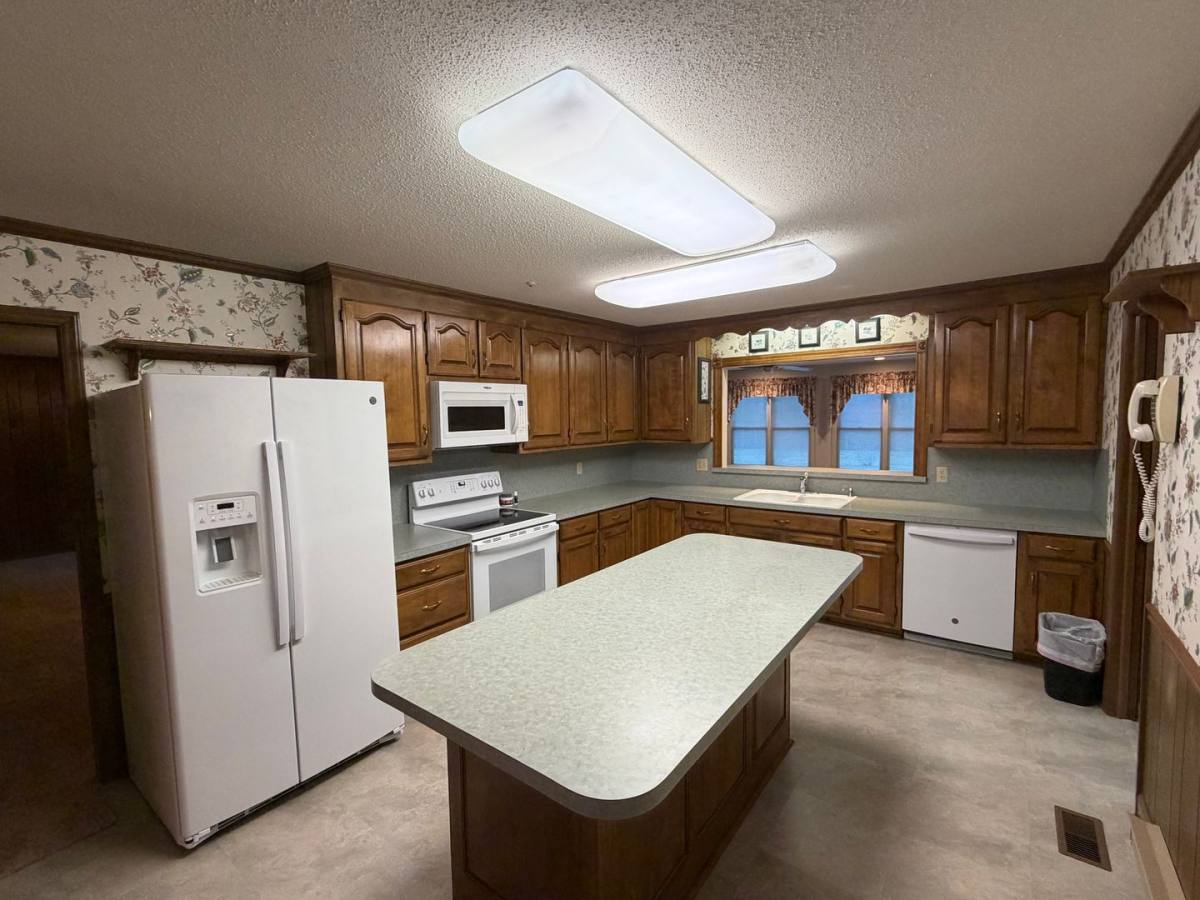 House for rent at 6811 Oakdale Rd, Liberty, NC 27298
