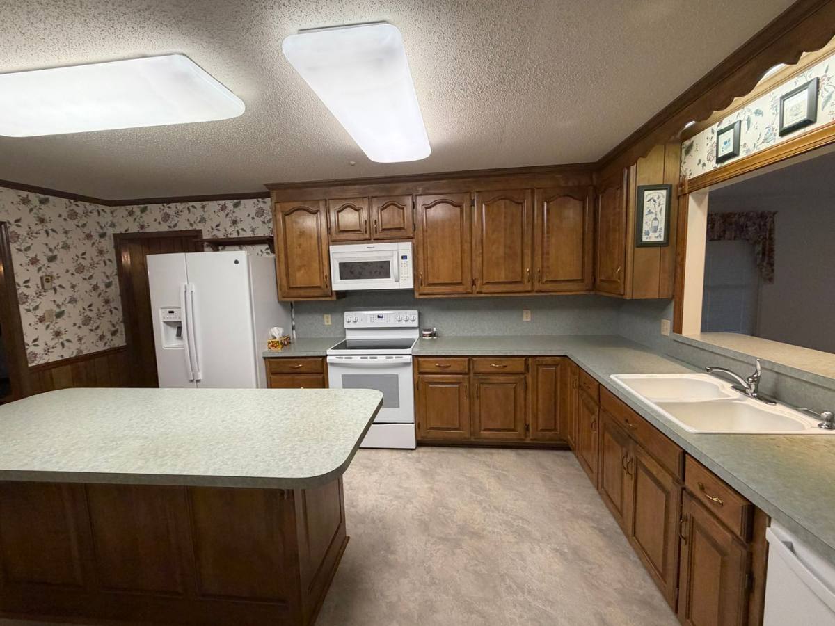 House for rent at 6811 Oakdale Rd, Liberty, NC 27298