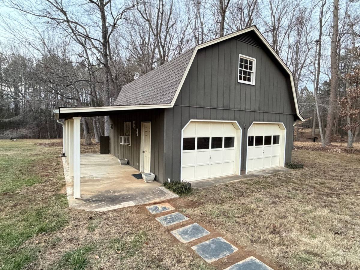 House for rent at 6811 Oakdale Rd, Liberty, NC 27298