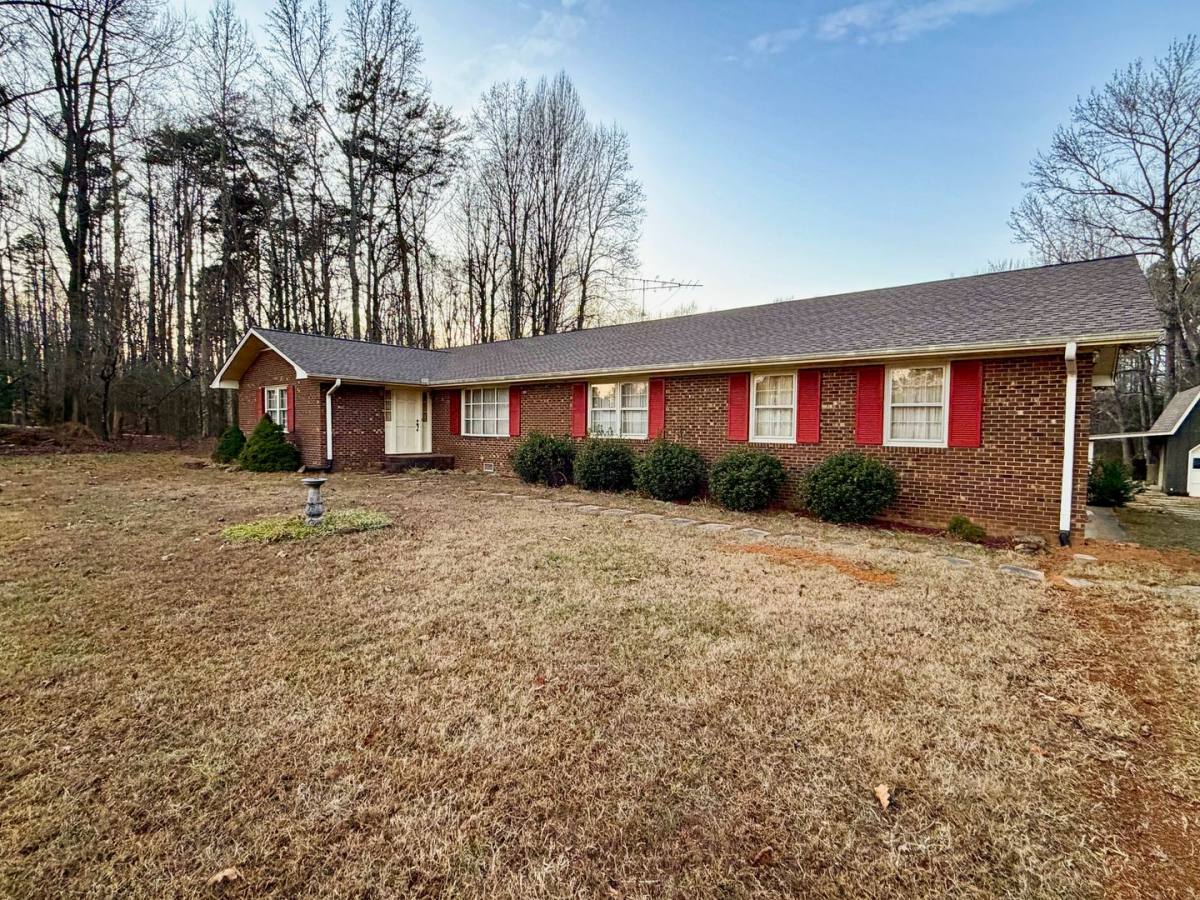 House for rent at 6811 Oakdale Rd, Liberty, NC 27298