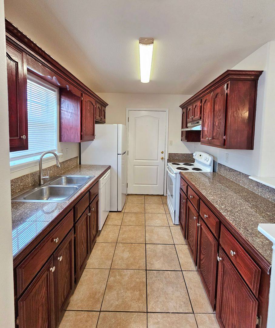 Apartment for rent at 813 W Arroyo Park Lane, Harlingen, TX 78550