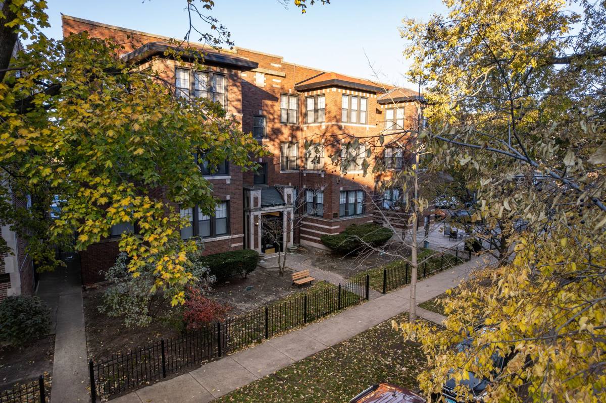 Apartment for rent at 7642-48 N Eastlake Terrace, Chicago, IL 60626