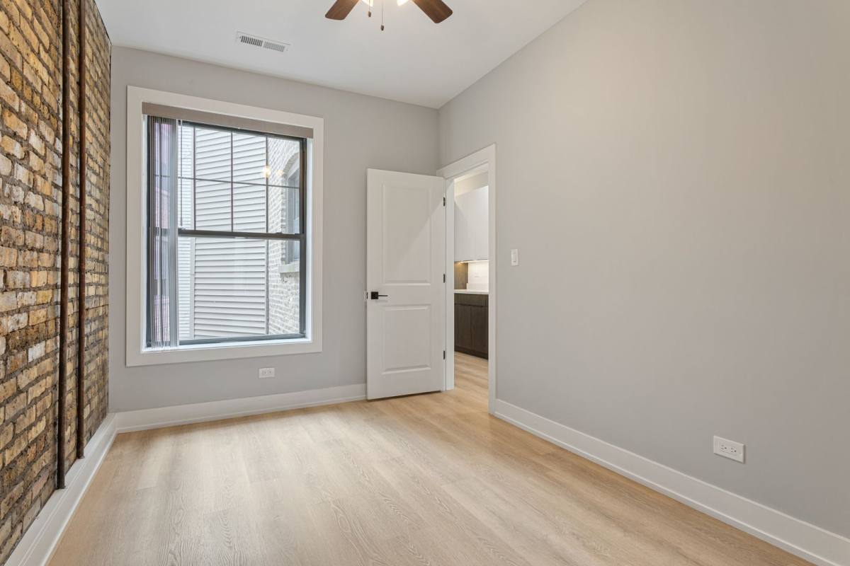 Apartment for rent at 7642-48 N Eastlake Terrace, Chicago, IL 60626