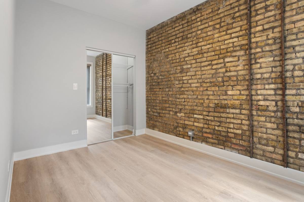 Apartment for rent at 7642-48 N Eastlake Terrace, Chicago, IL 60626