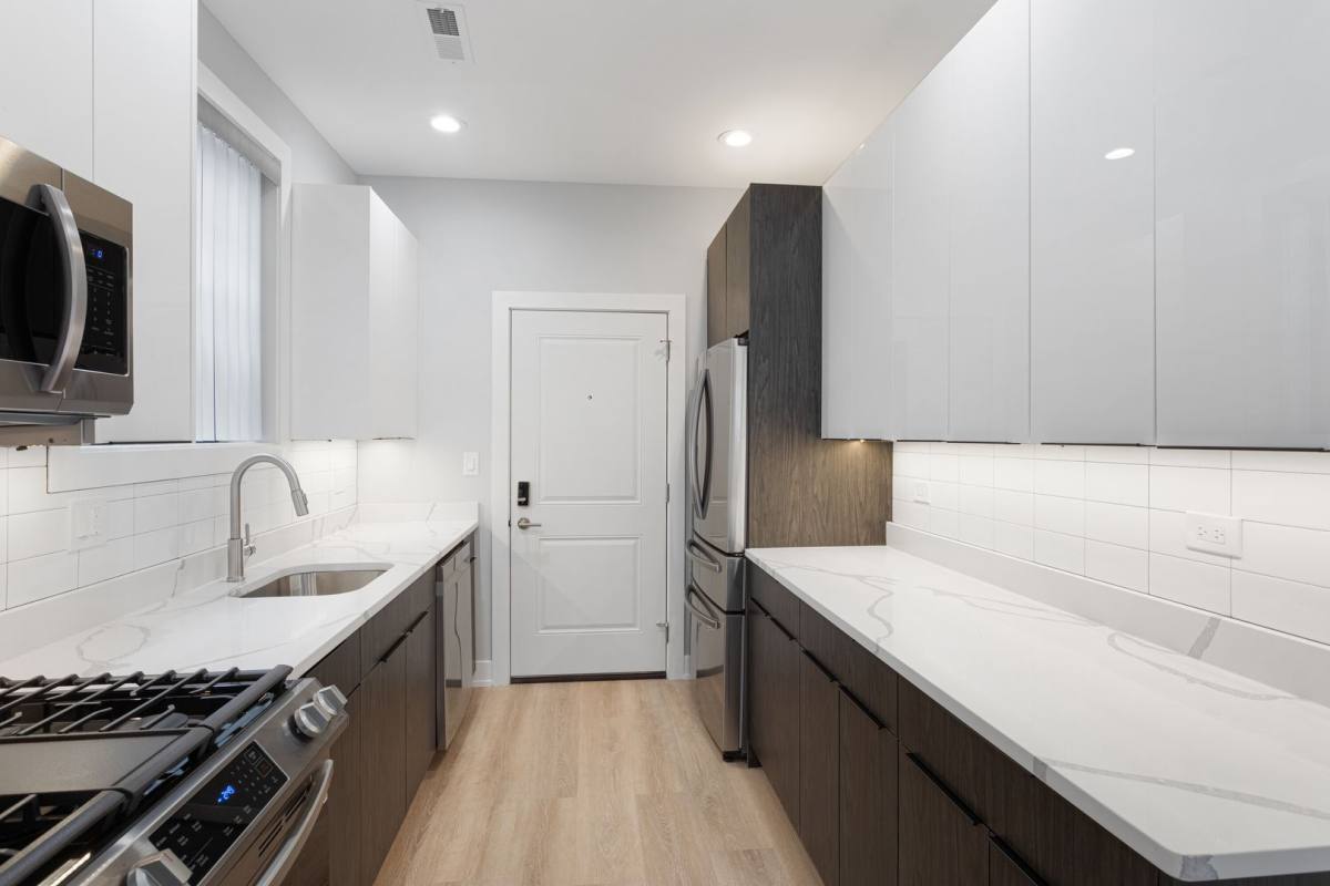 Apartment for rent at 7642-48 N Eastlake Terrace, Chicago, IL 60626