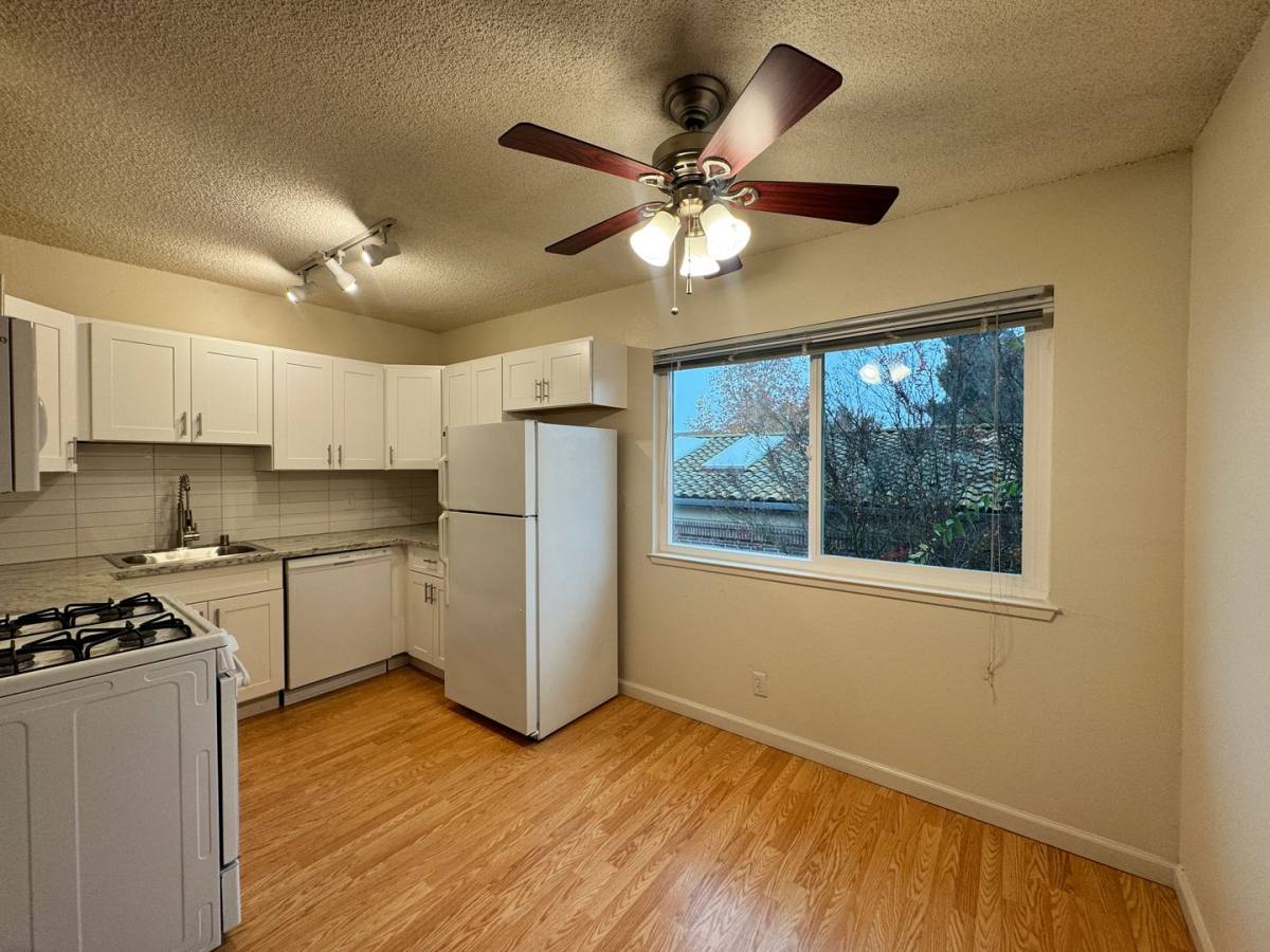 Apartment for rent at 3810 H St, Sacramento, CA 95816