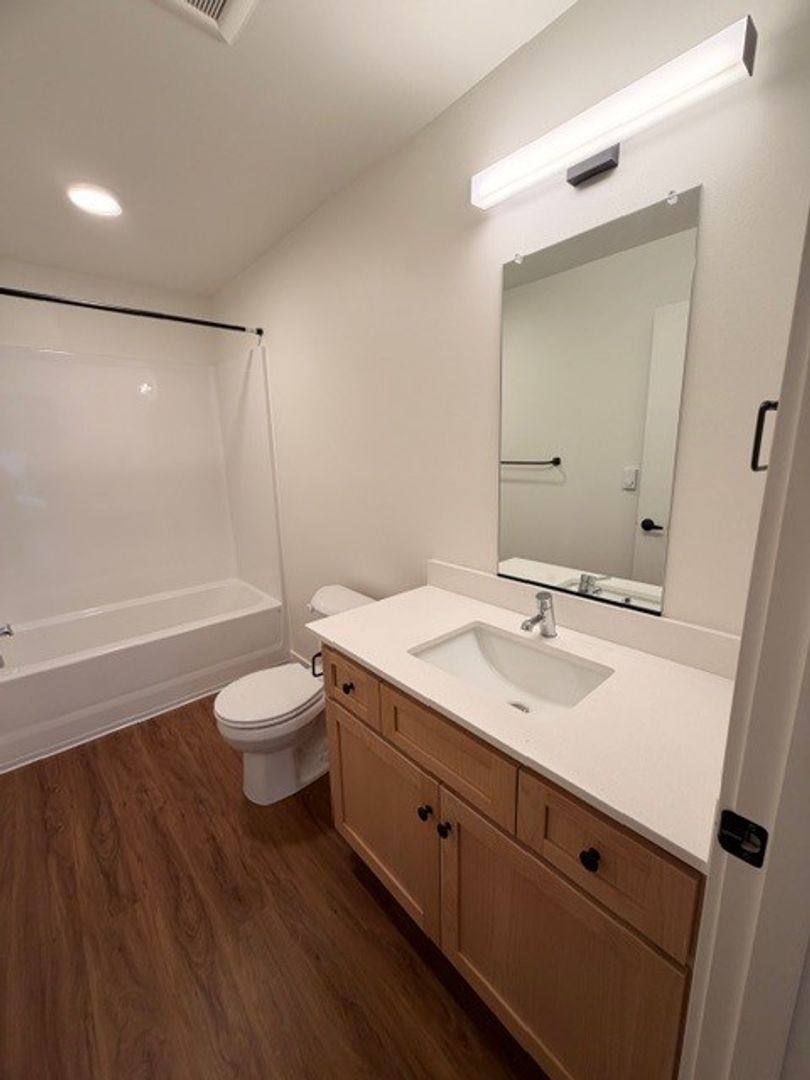 Apartment for rent at 461 32nd St, Astoria, OR 97103