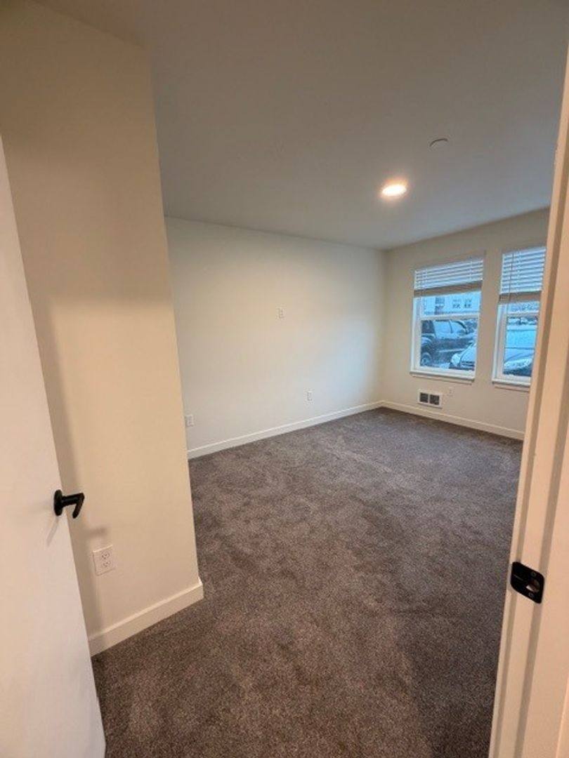 Apartment for rent at 461 32nd St, Astoria, OR 97103