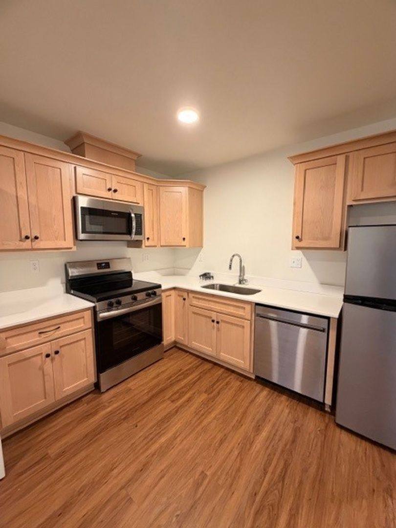 Apartment for rent at 461 32nd St, Astoria, OR 97103