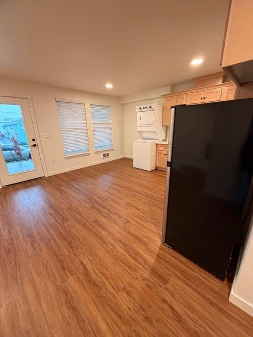 Apartment for rent at 461 32nd St, Astoria, OR 97103