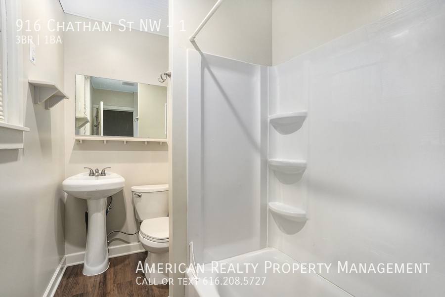 Apartment for rent at 916 Chatham St NW #1, Grand Rapids, MI 49504