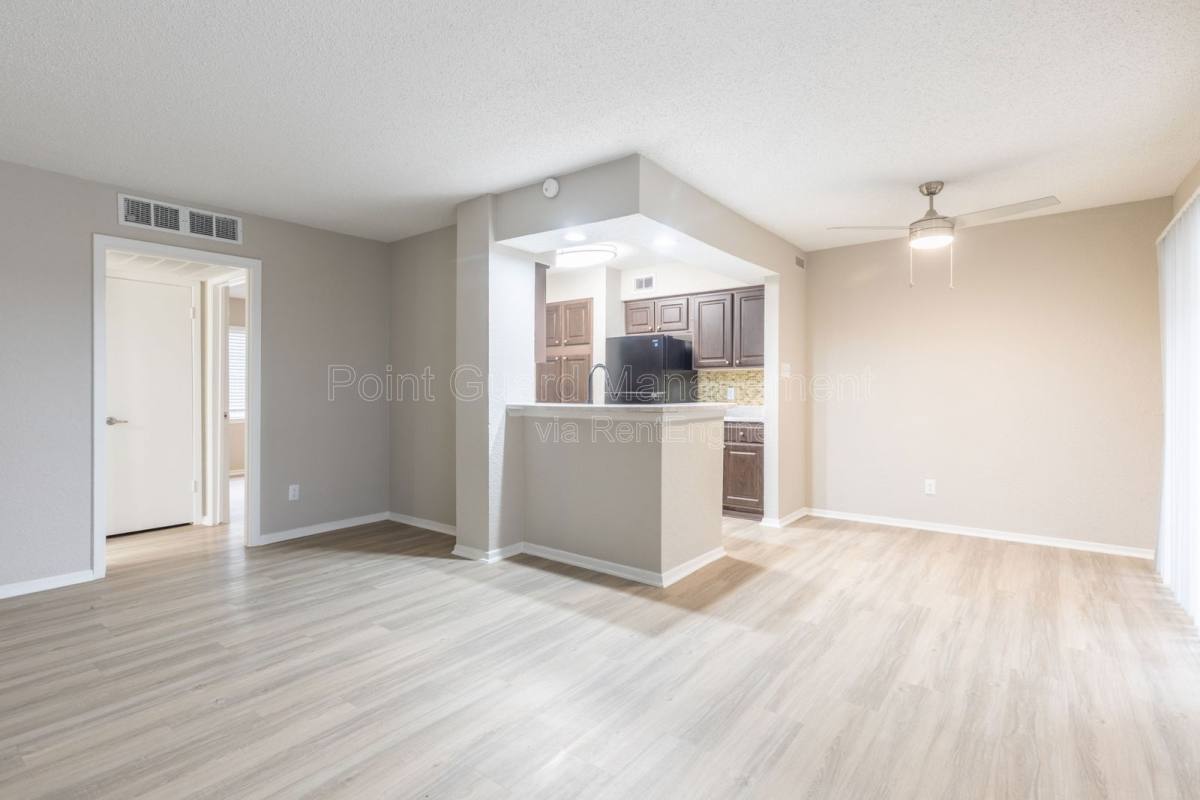 Apartment for rent at 2270 Ridgmar Plaza #82, Fort Worth, TX 76116