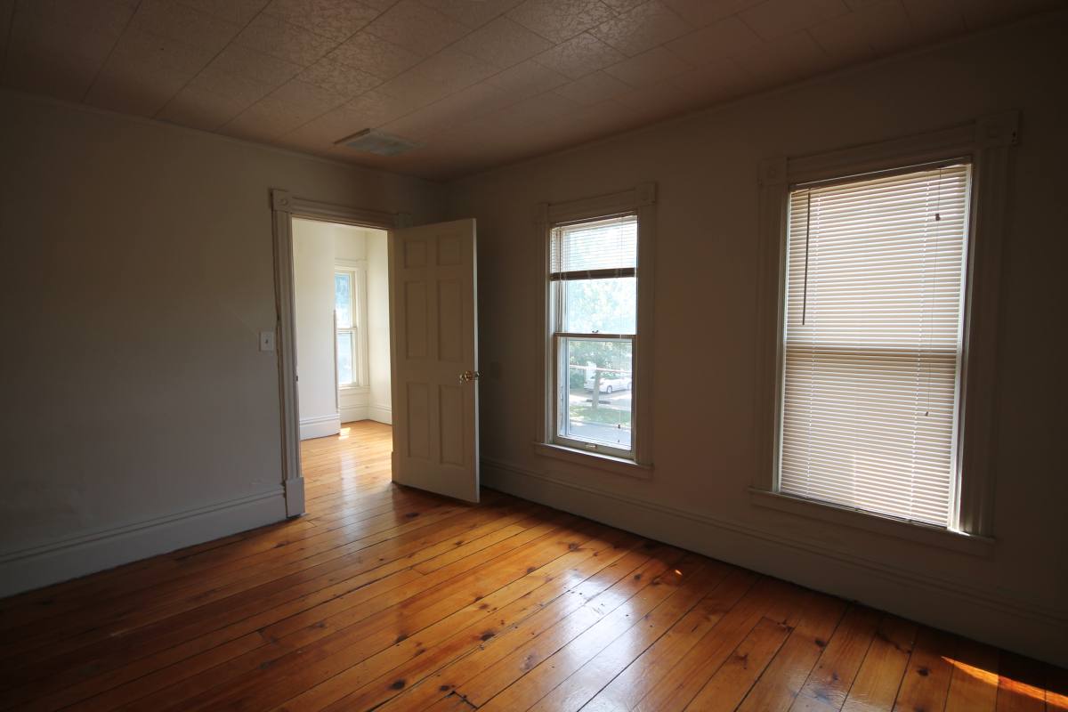 Apartment for rent at 832 W Walnut, Kalamazoo, MI 49007