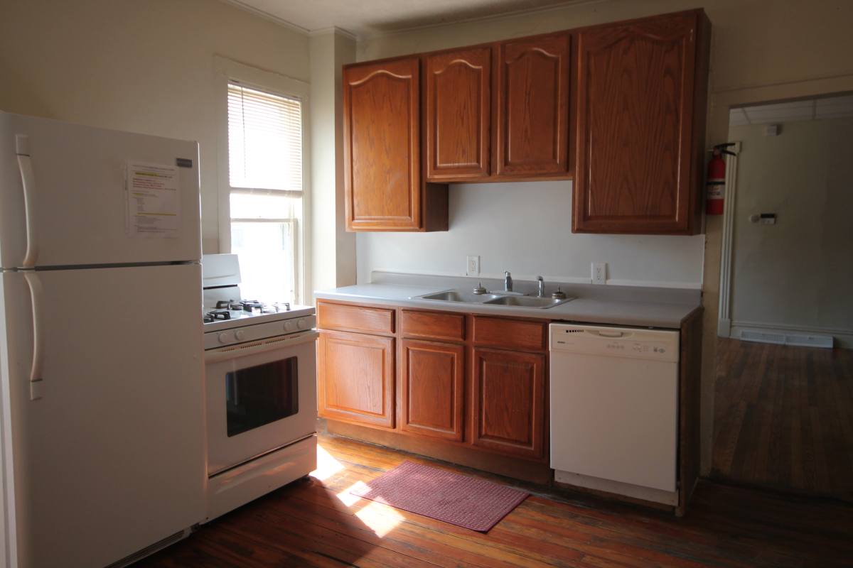 Apartment for rent at 832 W Walnut, Kalamazoo, MI 49007