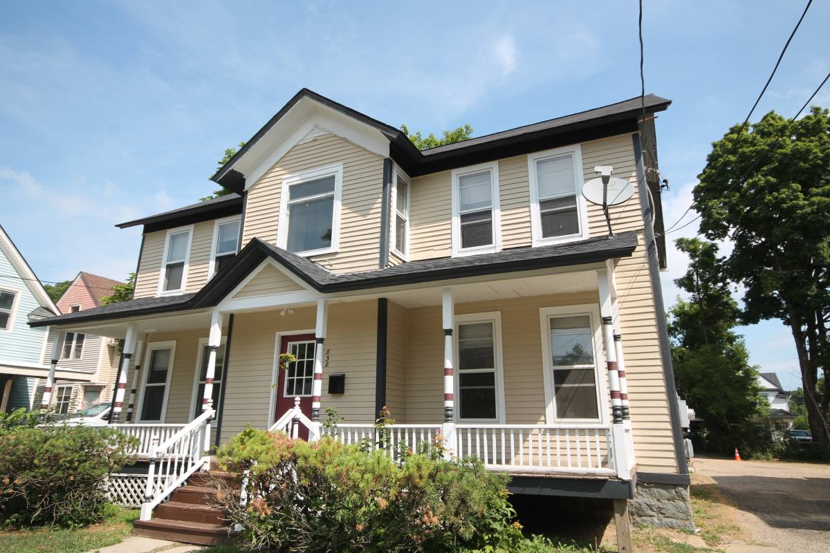 Apartment for rent at 832 W Walnut, Kalamazoo, MI 49007
