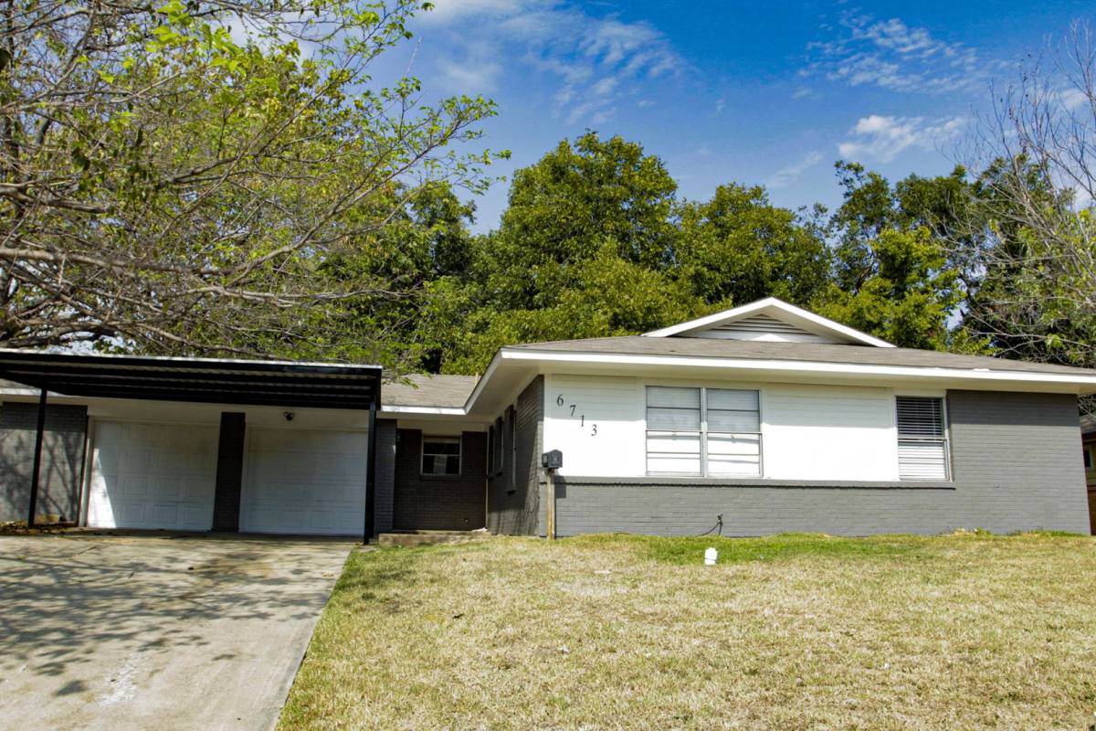 House for rent at 6713 Pecan Park Dr, Fort Worth, TX 76118
