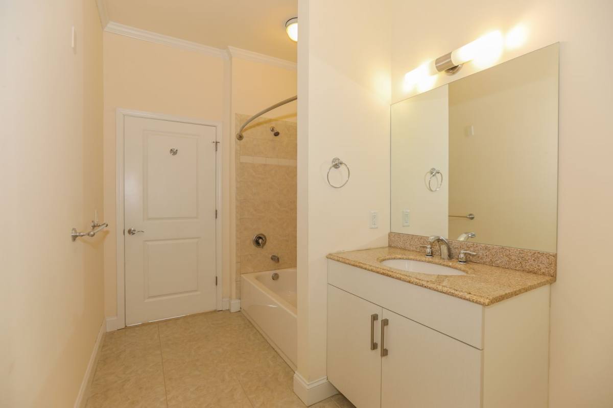 Apartment for rent at 5 Main St, Edgewater, NJ 07020
