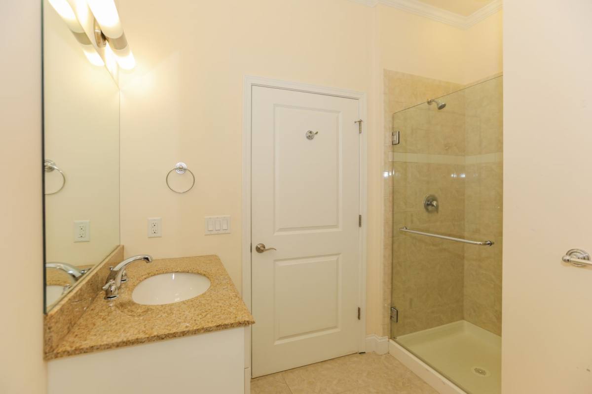 Apartment for rent at 5 Main St, Edgewater, NJ 07020